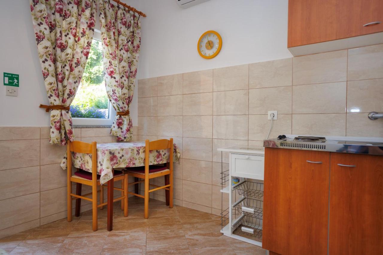 Apartment Studio Close To Sea Krk Town Luaran gambar