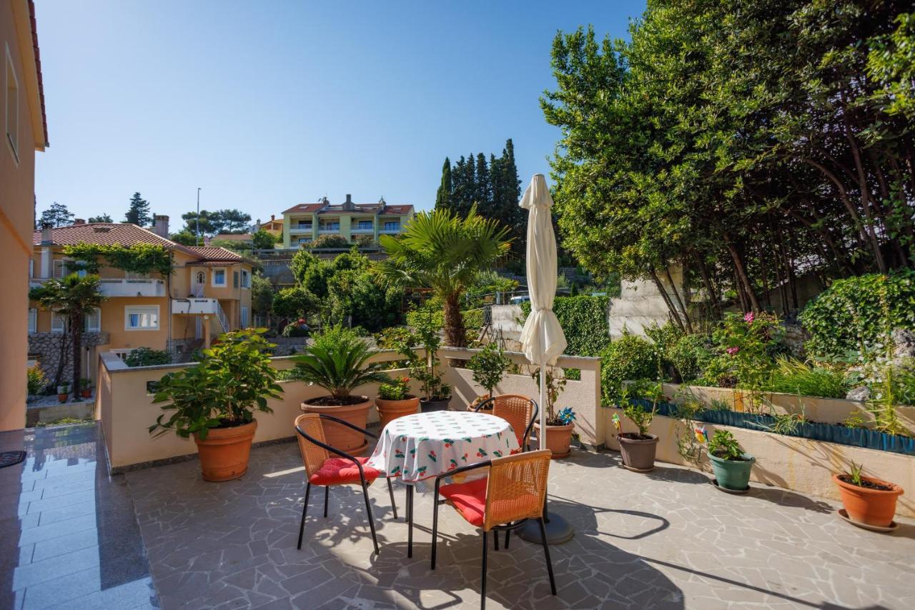 Apartment Studio Close To Sea Krk Town Luaran gambar