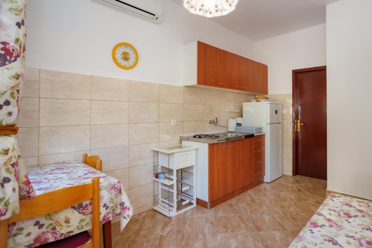 Apartment Studio Close To Sea Krk Town Luaran gambar
